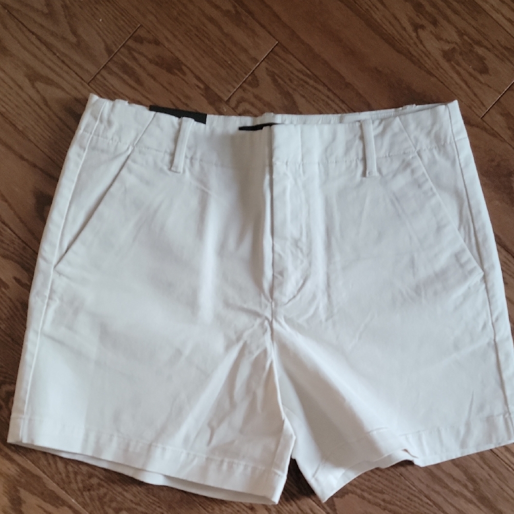Banana Republic NWT 5" High Rise Authentic Chino Flat-Front Short